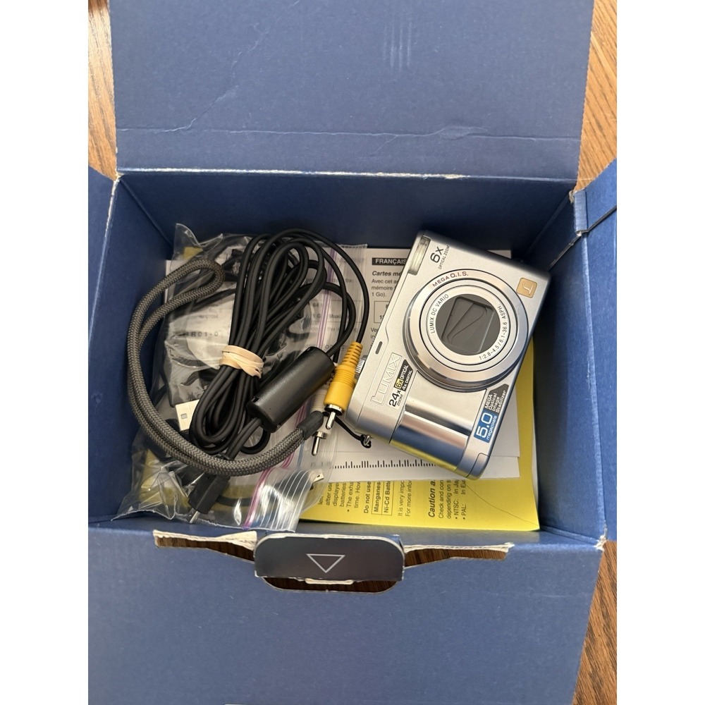 Panasonic LUMIX DMC-LZ2 5.0MP Digital Camera 6x Optical Zoom Tested Works